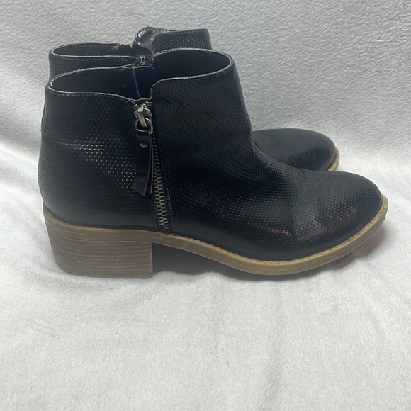 Bata Black Leather Bootie Size 38 - Picture 6 of 7